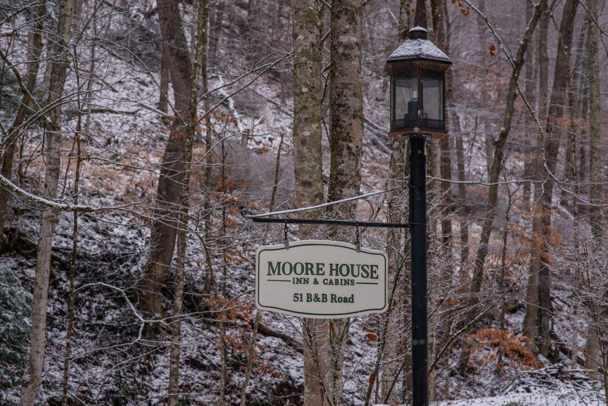 Moore House Inn & Cabins Marlinton Экстерьер фото