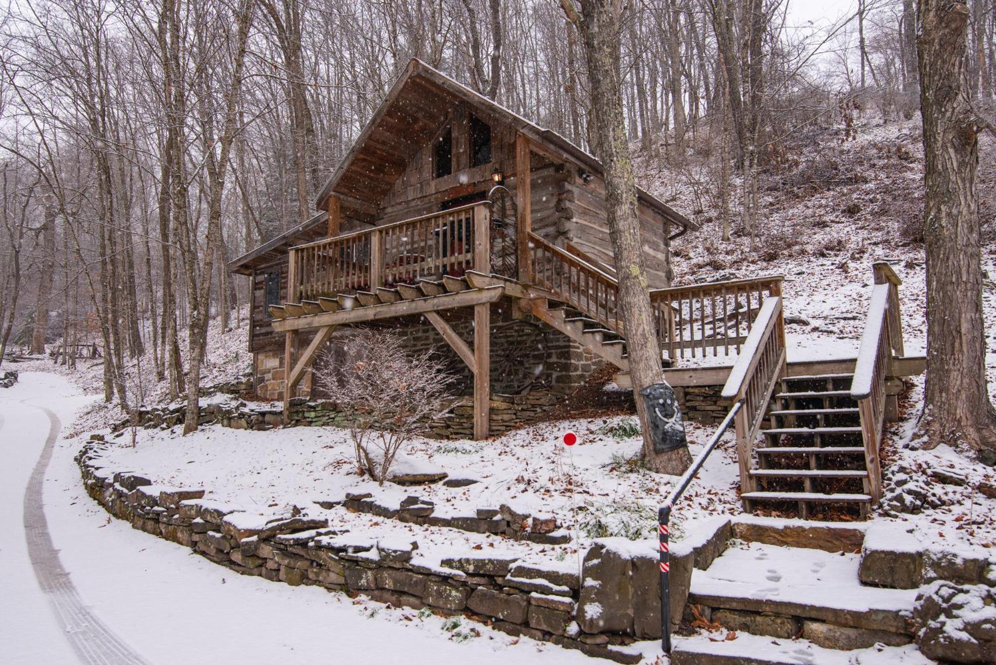 Moore House Inn & Cabins Marlinton Экстерьер фото