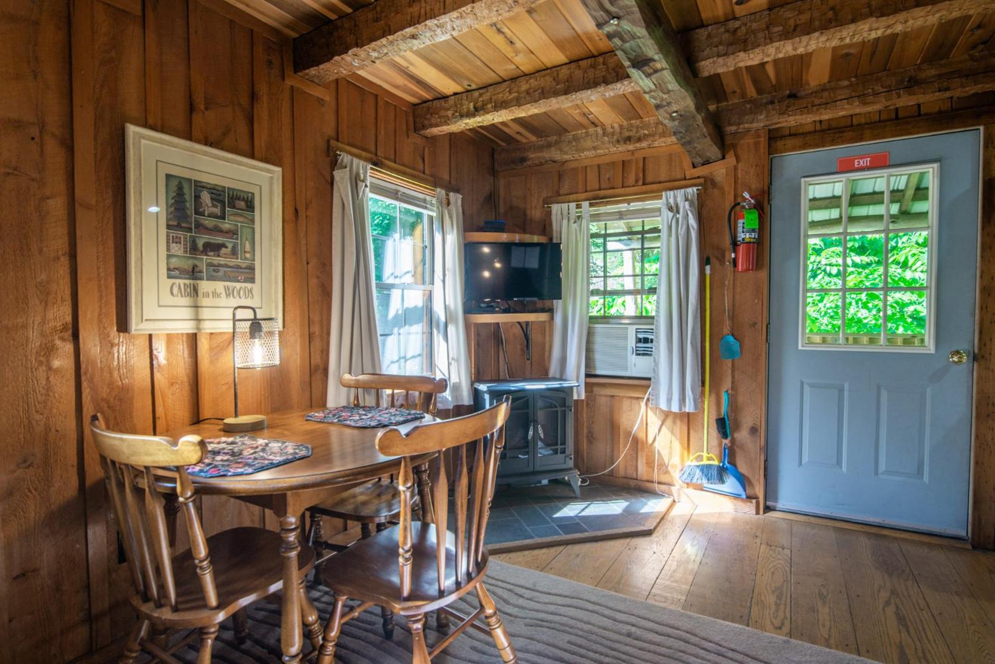 Moore House Inn & Cabins Marlinton Номер фото