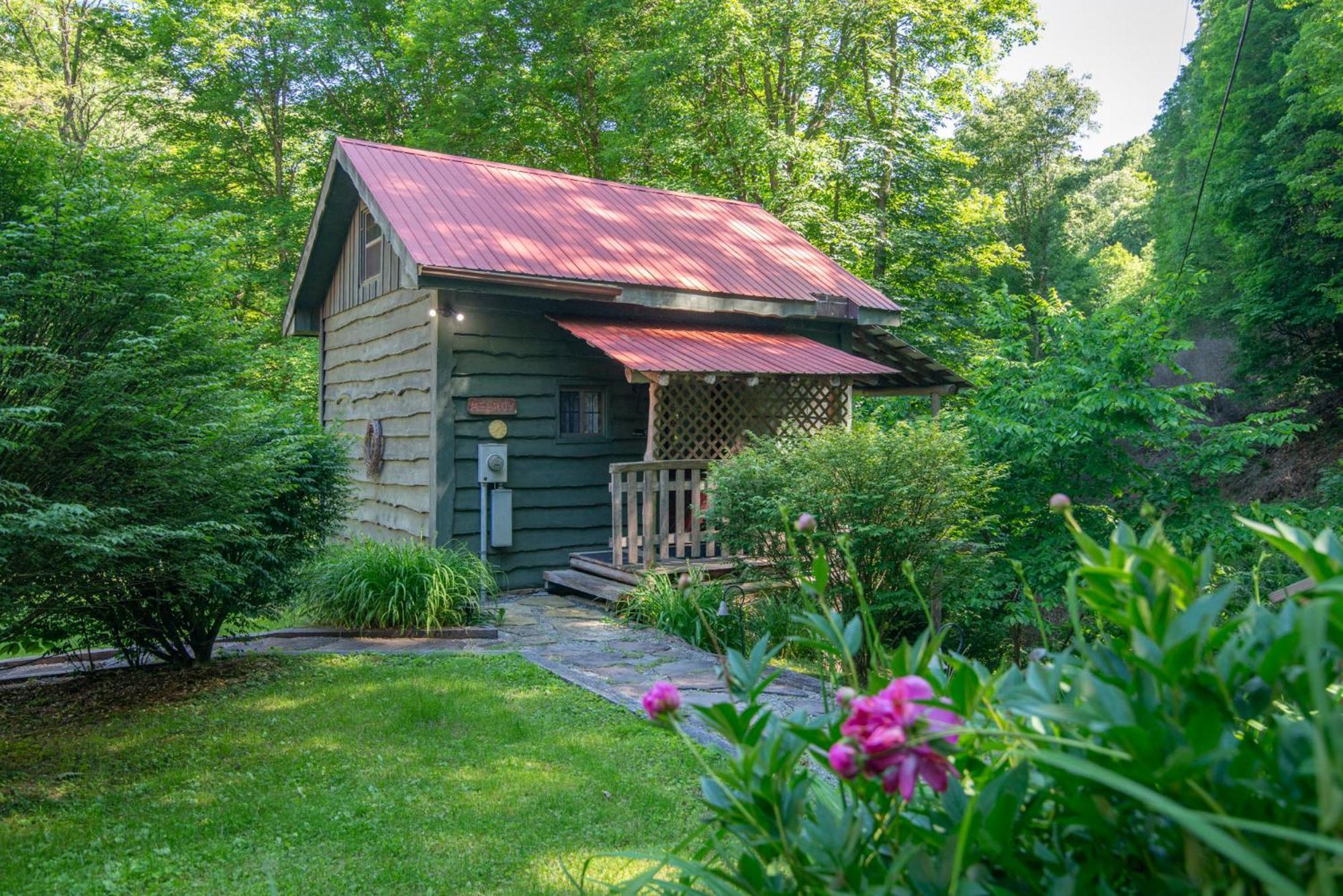 Moore House Inn & Cabins Marlinton Экстерьер фото