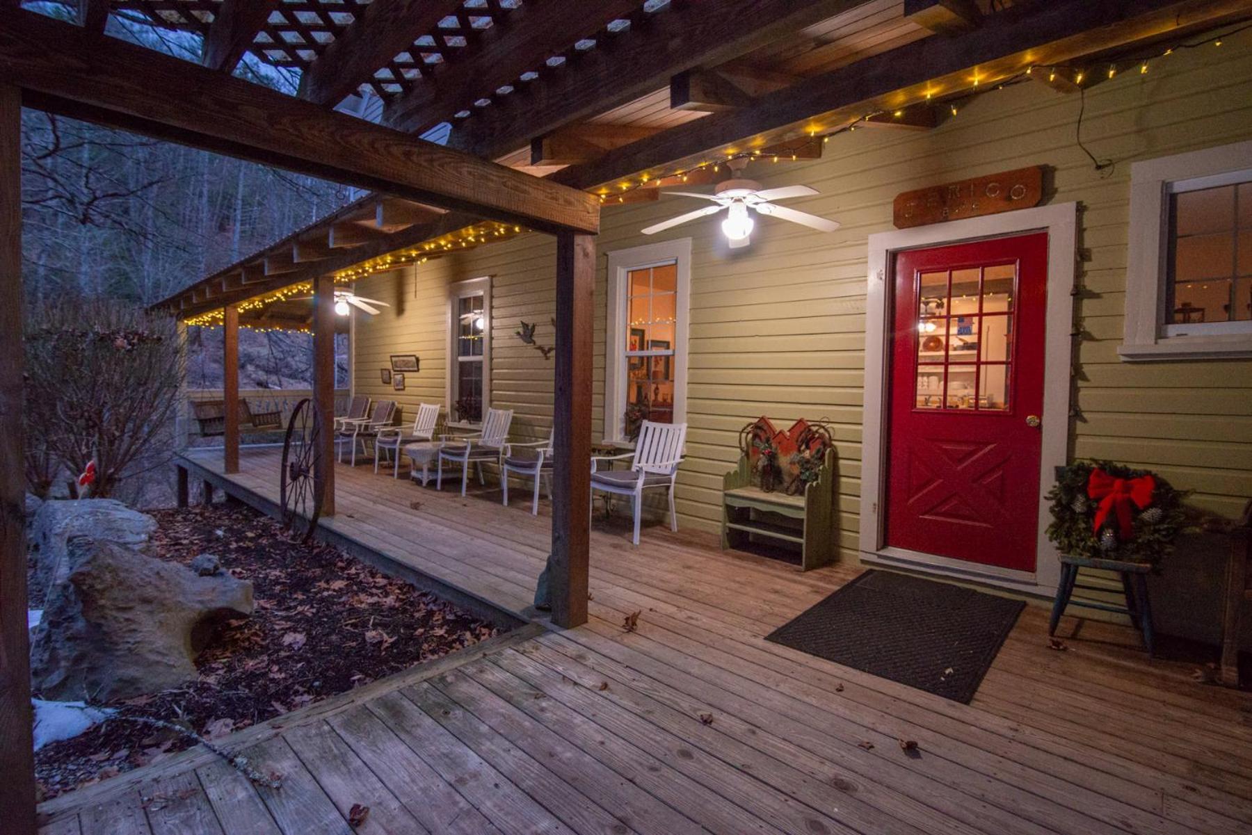 Moore House Inn & Cabins Marlinton Экстерьер фото