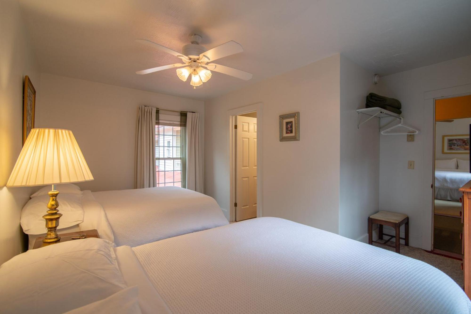 Moore House Inn & Cabins Marlinton Номер фото
