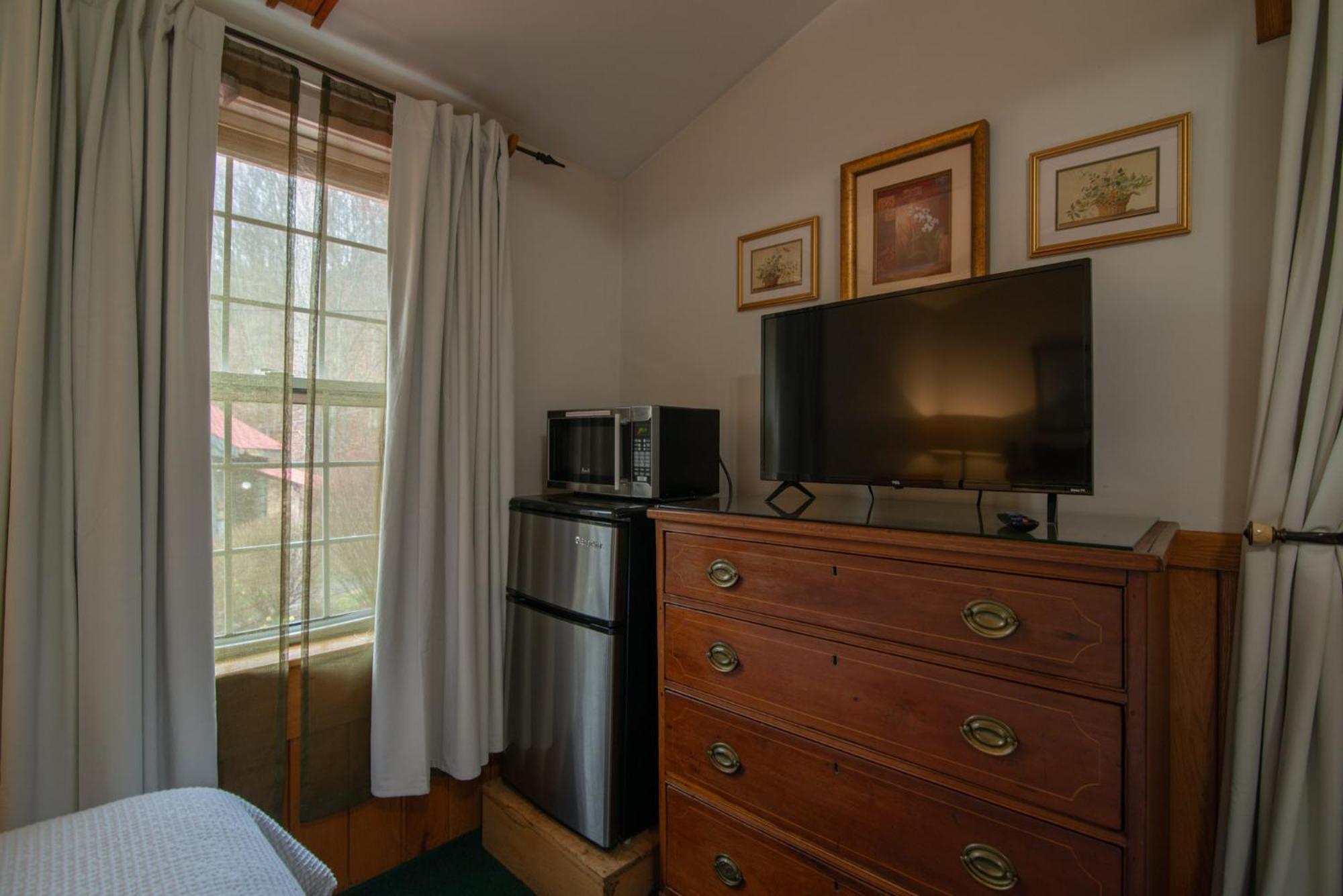 Moore House Inn & Cabins Marlinton Экстерьер фото