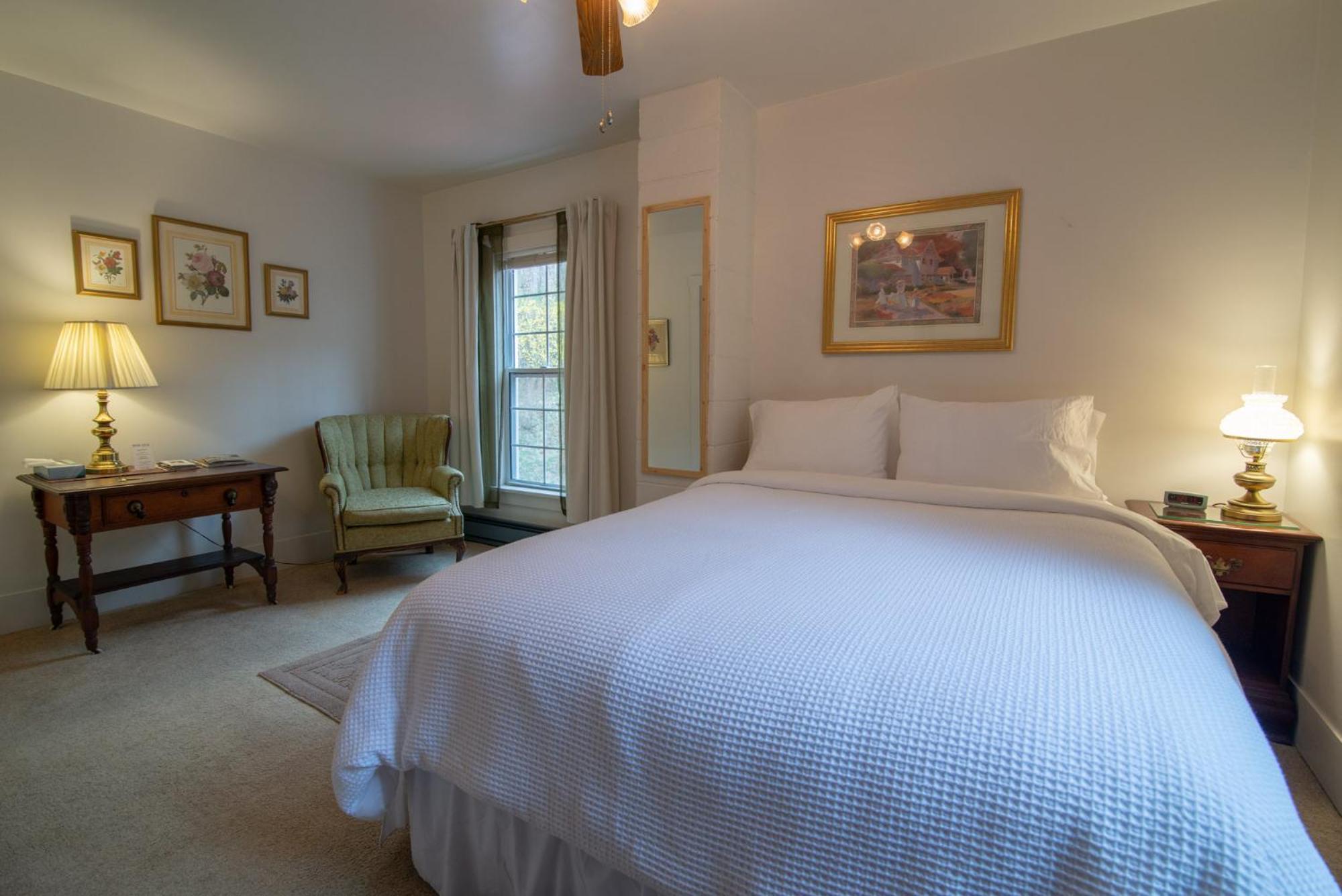Moore House Inn & Cabins Marlinton Экстерьер фото